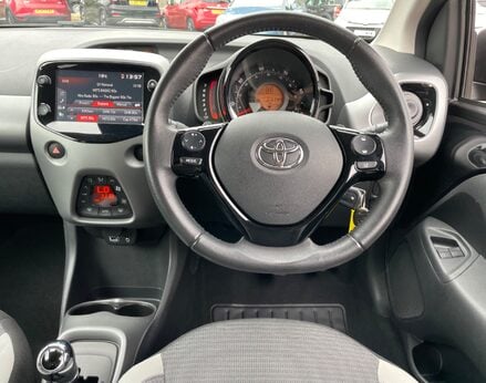 Toyota Aygo VVT-I X-TREND X-SHIFT TSS 18