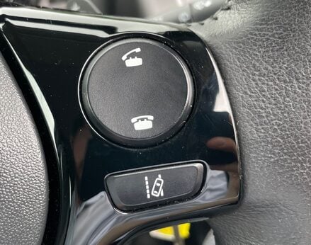 Toyota Aygo VVT-I X-TREND X-SHIFT TSS 37