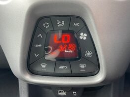 Toyota Aygo VVT-I X-TREND X-SHIFT TSS 33