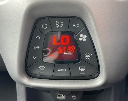 Toyota Aygo VVT-I X-TREND X-SHIFT TSS 33