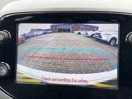 Toyota Aygo VVT-I X-TREND X-SHIFT TSS 32