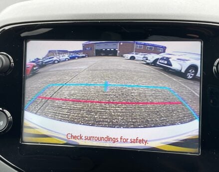 Toyota Aygo VVT-I X-TREND X-SHIFT TSS 32