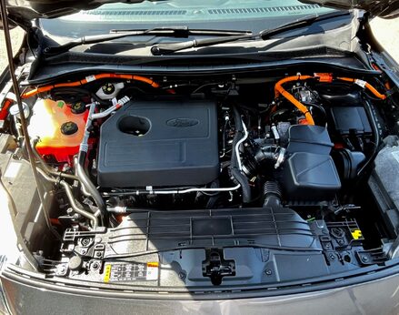 Ford Kuga TITANIUM FIRST EDITION 7