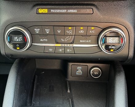 Ford Kuga TITANIUM FIRST EDITION 51
