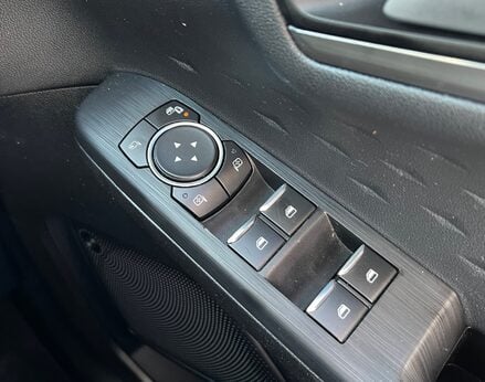 Ford Kuga TITANIUM FIRST EDITION 61