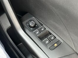Volkswagen T-Cross SEL TSI 61