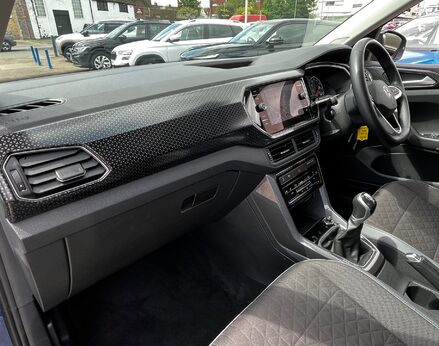 Volkswagen T-Cross SEL TSI 17