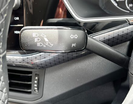 Volkswagen T-Cross SEL TSI 57