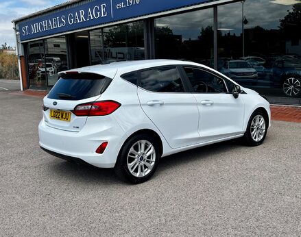 Ford Fiesta TITANIUM MHEV 8
