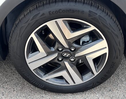 Hyundai BAYON T-GDI PREMIUM DCT MHEV 13