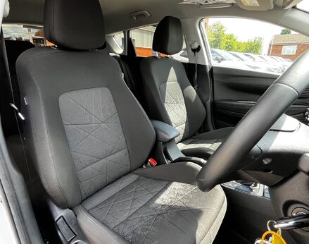 Hyundai BAYON T-GDI PREMIUM DCT MHEV 54