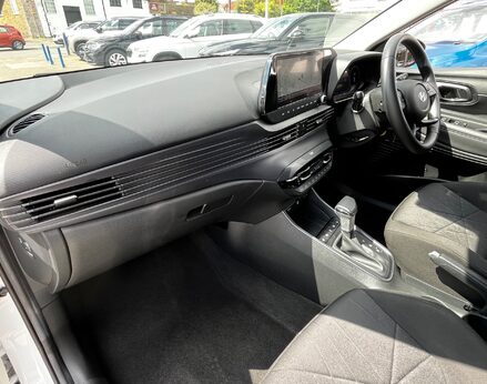 Hyundai BAYON T-GDI PREMIUM DCT MHEV 17
