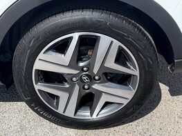 Hyundai BAYON T-GDI PREMIUM DCT MHEV 15