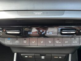 Hyundai BAYON T-GDI PREMIUM DCT MHEV 43