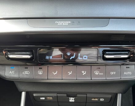 Hyundai BAYON T-GDI PREMIUM DCT MHEV 43