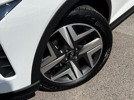Hyundai BAYON T-GDI PREMIUM DCT MHEV 3