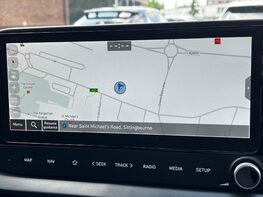 Hyundai BAYON T-GDI PREMIUM DCT MHEV 31