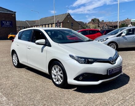 Toyota Auris VVT-I ICON TECH 4
