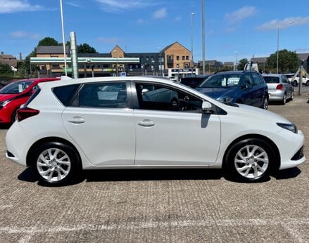 Toyota Auris VVT-I ICON TECH 10