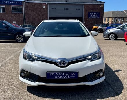 Toyota Auris VVT-I ICON TECH 5