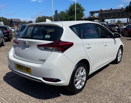 Toyota Auris VVT-I ICON TECH 8