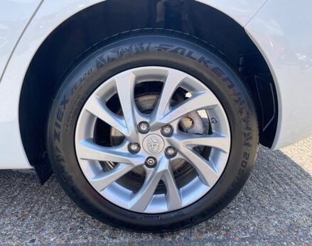 Toyota Auris VVT-I ICON TECH 15