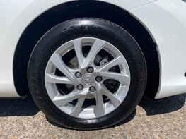 Toyota Auris VVT-I ICON TECH 13