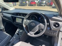 Toyota Auris VVT-I ICON TECH 17