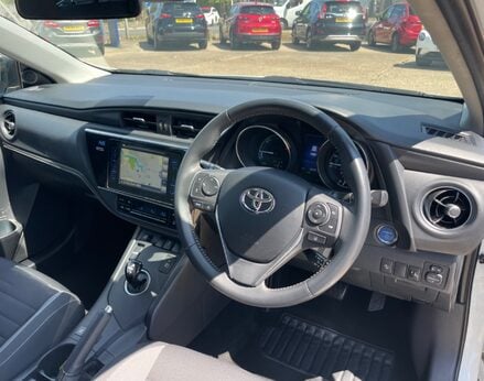 Toyota Auris VVT-I ICON TECH 17
