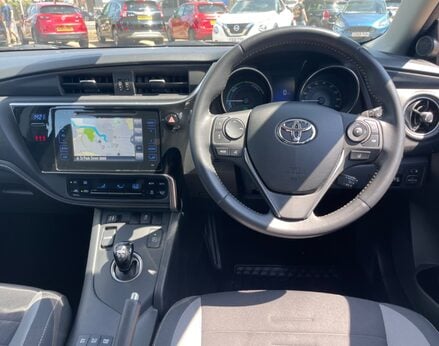 Toyota Auris VVT-I ICON TECH 18