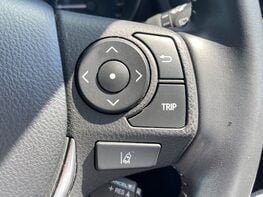 Toyota Auris VVT-I ICON TECH 44