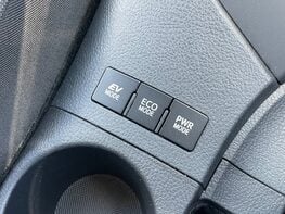 Toyota Auris VVT-I ICON TECH 42