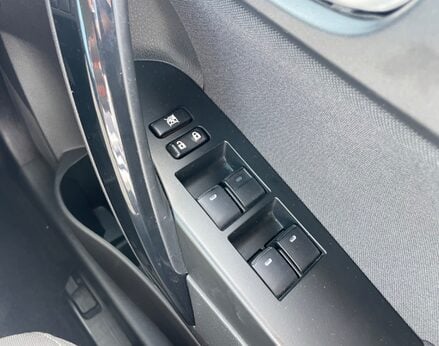 Toyota Auris VVT-I ICON TECH 49