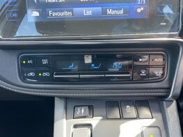Toyota Auris VVT-I ICON TECH 40