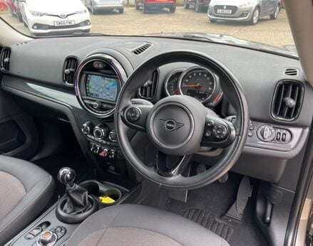 Mini Countryman COOPER CLASSIC 17