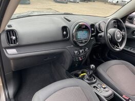 Mini Countryman COOPER CLASSIC 23