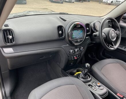 Mini Countryman COOPER CLASSIC 23