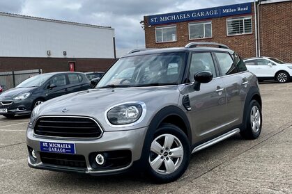Mini Countryman COOPER CLASSIC