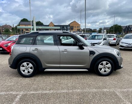 Mini Countryman COOPER CLASSIC 10
