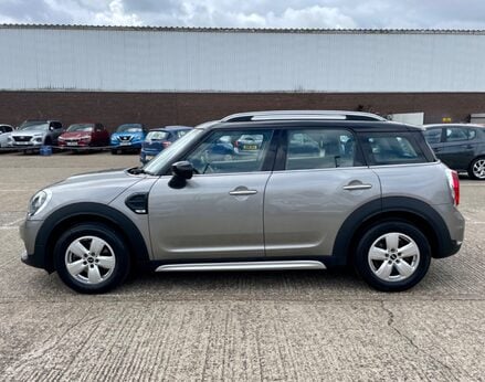 Mini Countryman COOPER CLASSIC 11