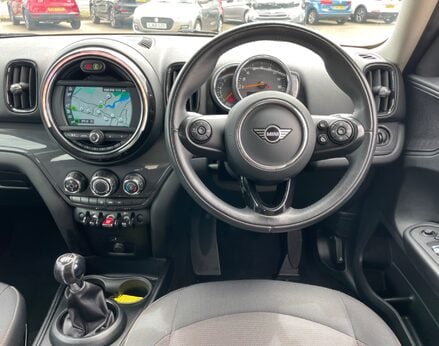 Mini Countryman COOPER CLASSIC 18