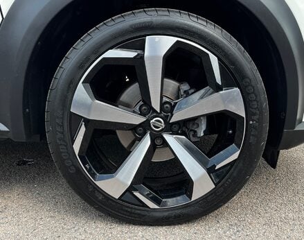 Nissan Juke DIG-T TEKNA DCT 16