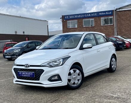 Hyundai i20 MPI S-CONNECT 1