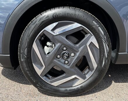 Hyundai BAYON T-GDI PREMIUM DCT 13