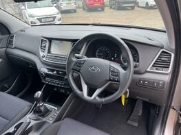 Hyundai TUCSON GDI SE NAV BLUE DRIVE 17