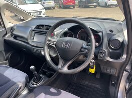 Honda Jazz I-VTEC ES-T 17