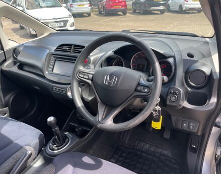 Honda Jazz I-VTEC ES-T 17
