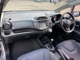 Honda Jazz I-VTEC ES-T 22