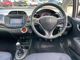Honda Jazz I-VTEC ES-T 18