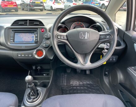 Honda Jazz I-VTEC ES-T 18